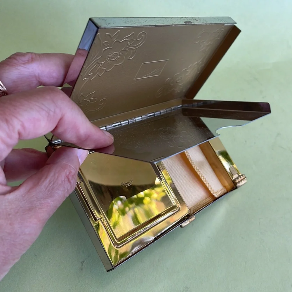 Vintage 50’s mini metallic silver/gold Volupte USA compact mini purse